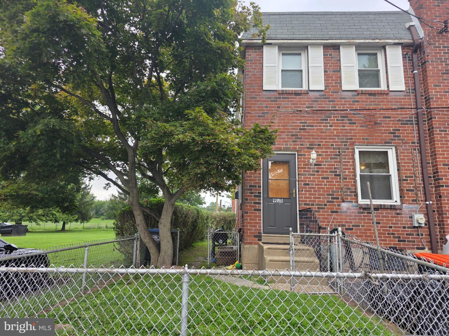 915 Lincoln Ter Property Photo 2