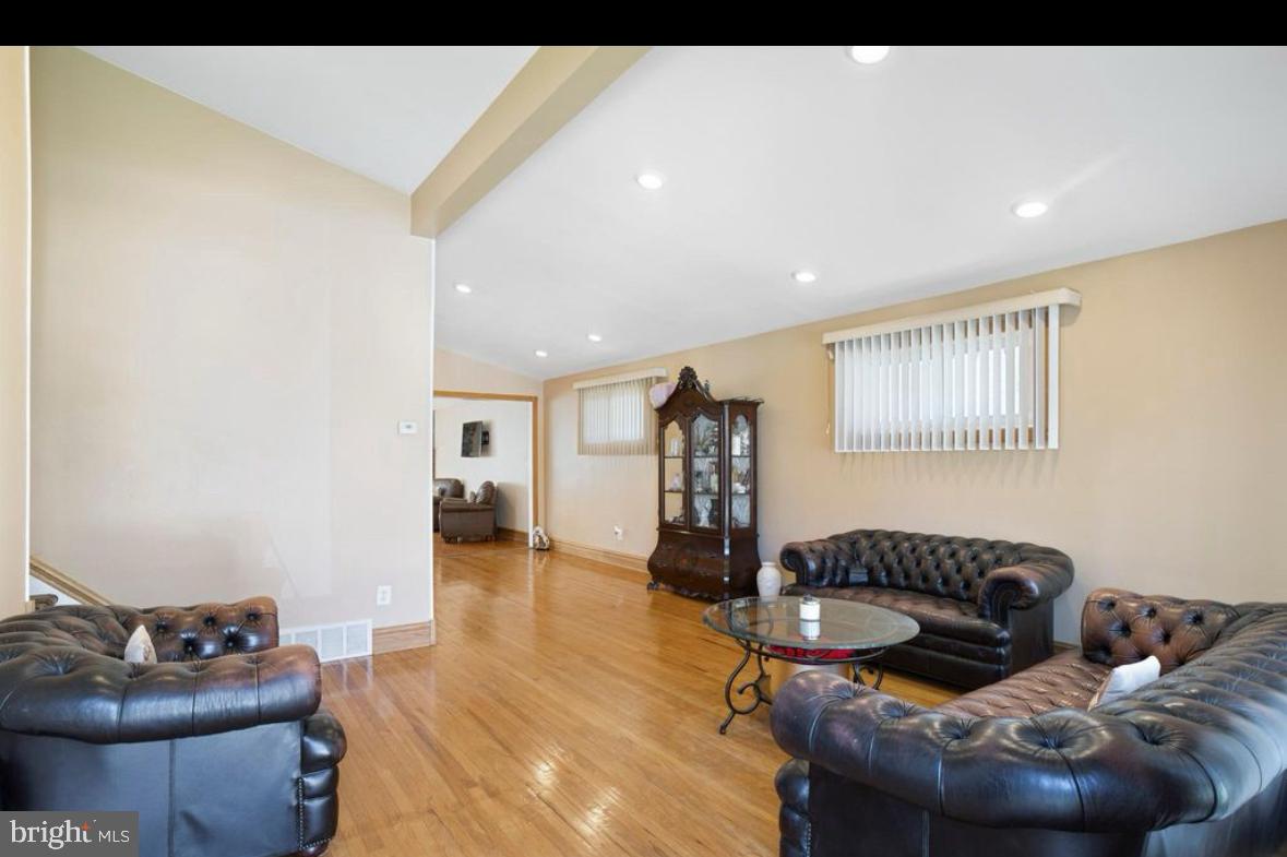 631 S Central Blvd Property Photo 6