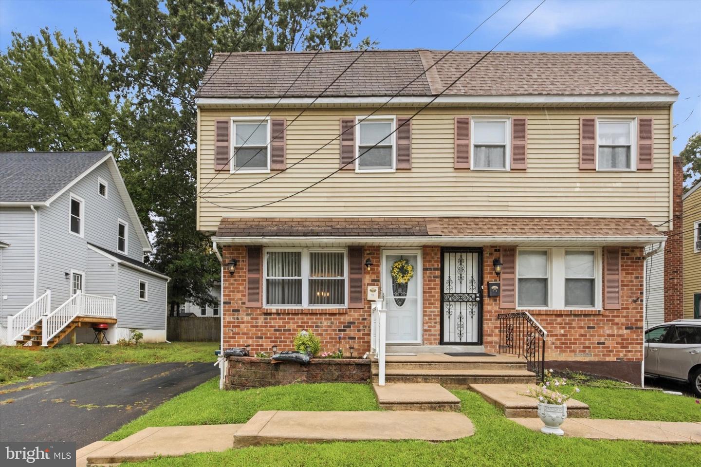 708 GIRARD AVE