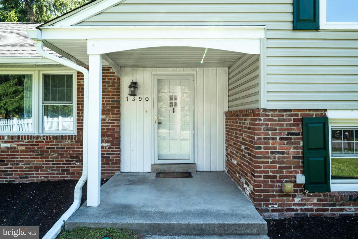1390 Paxon Pl Property Photo 4