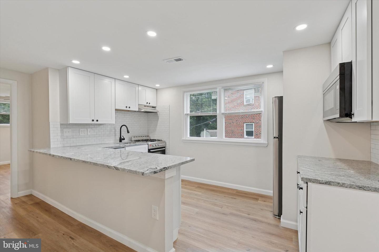 421 W JEFFERSON ST #B Property Photo 1