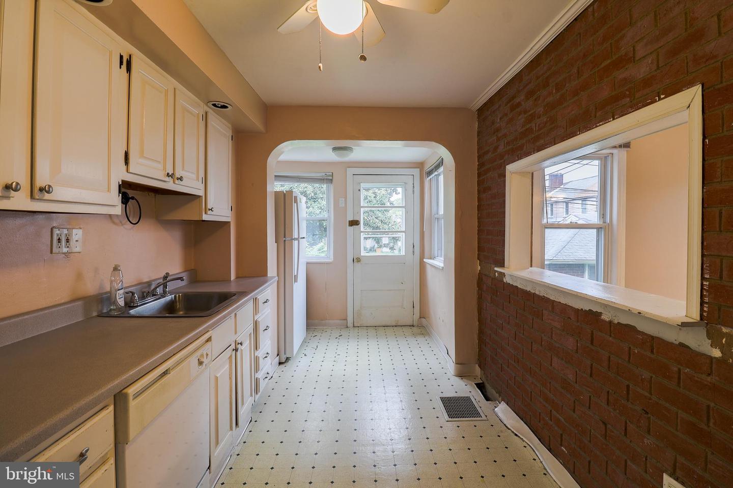 551 JANSEN AVE
