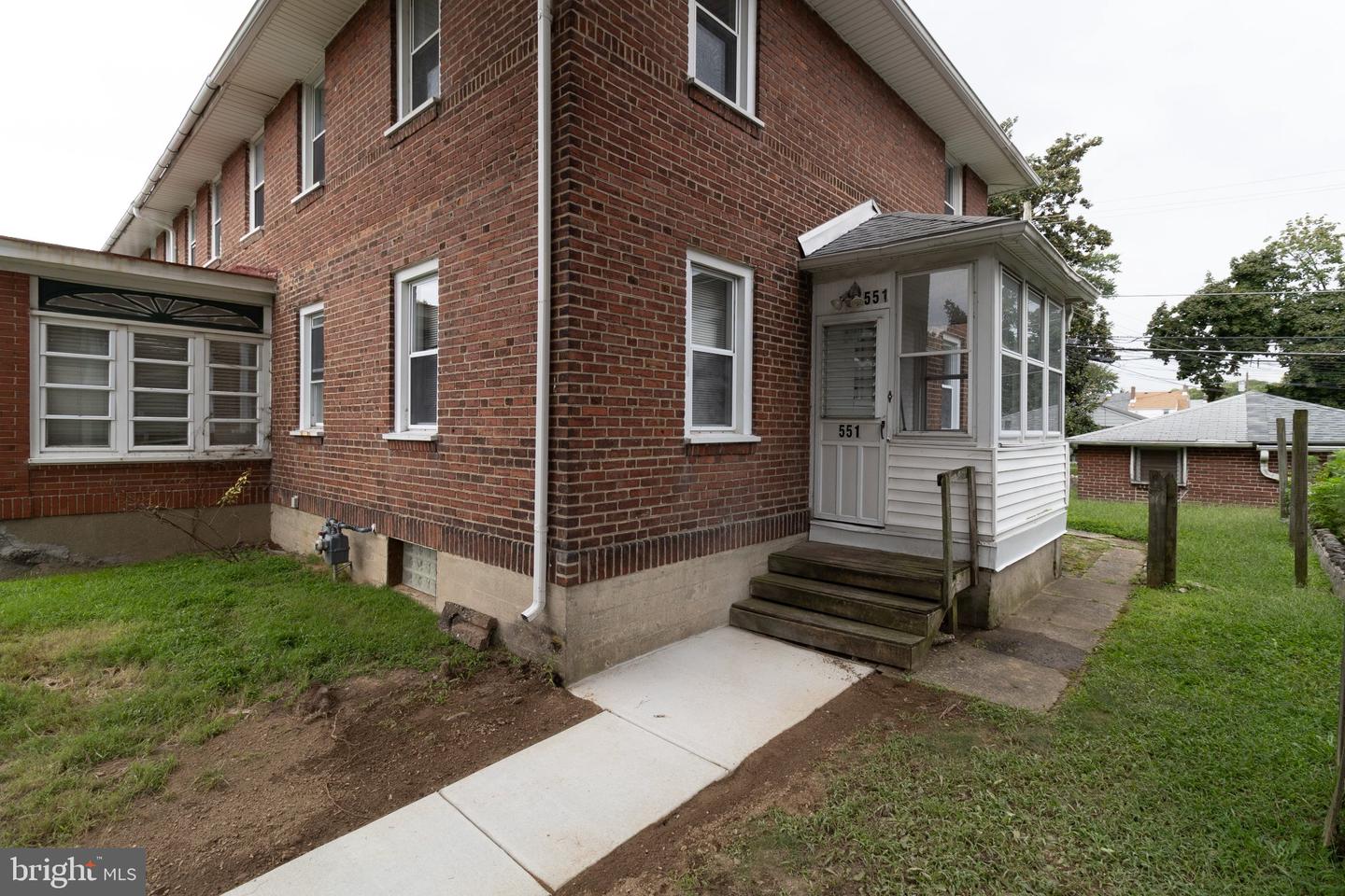 551 Jansen Ave Property Photo 2