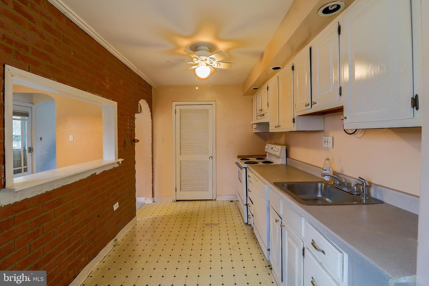551 Jansen Ave Property Photo 8