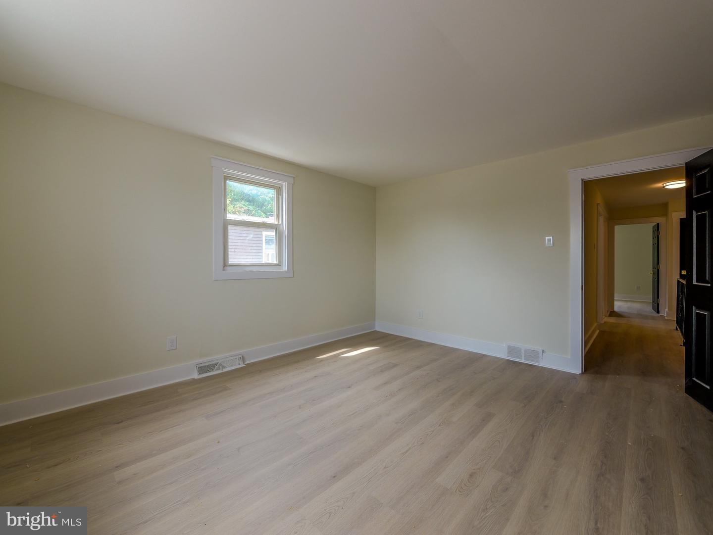 119 East Ln Property Photo 20