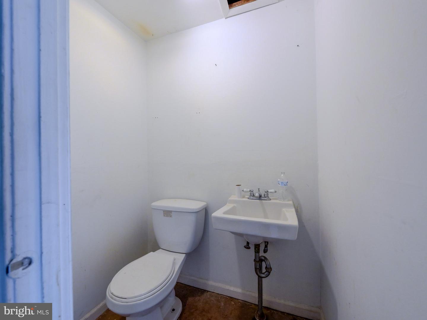 119 East Ln Property Photo 21
