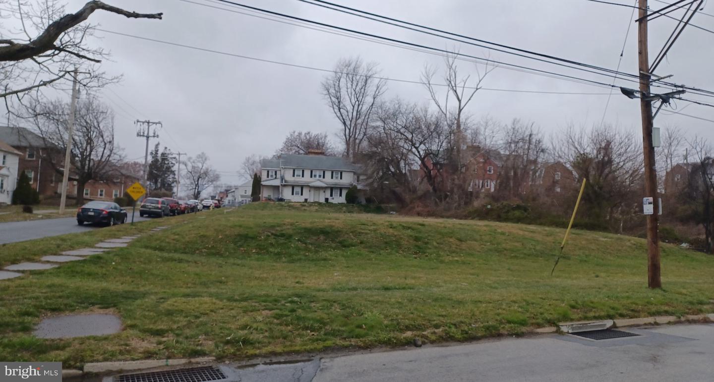 907-923 Meadow Ln Property Photo 2
