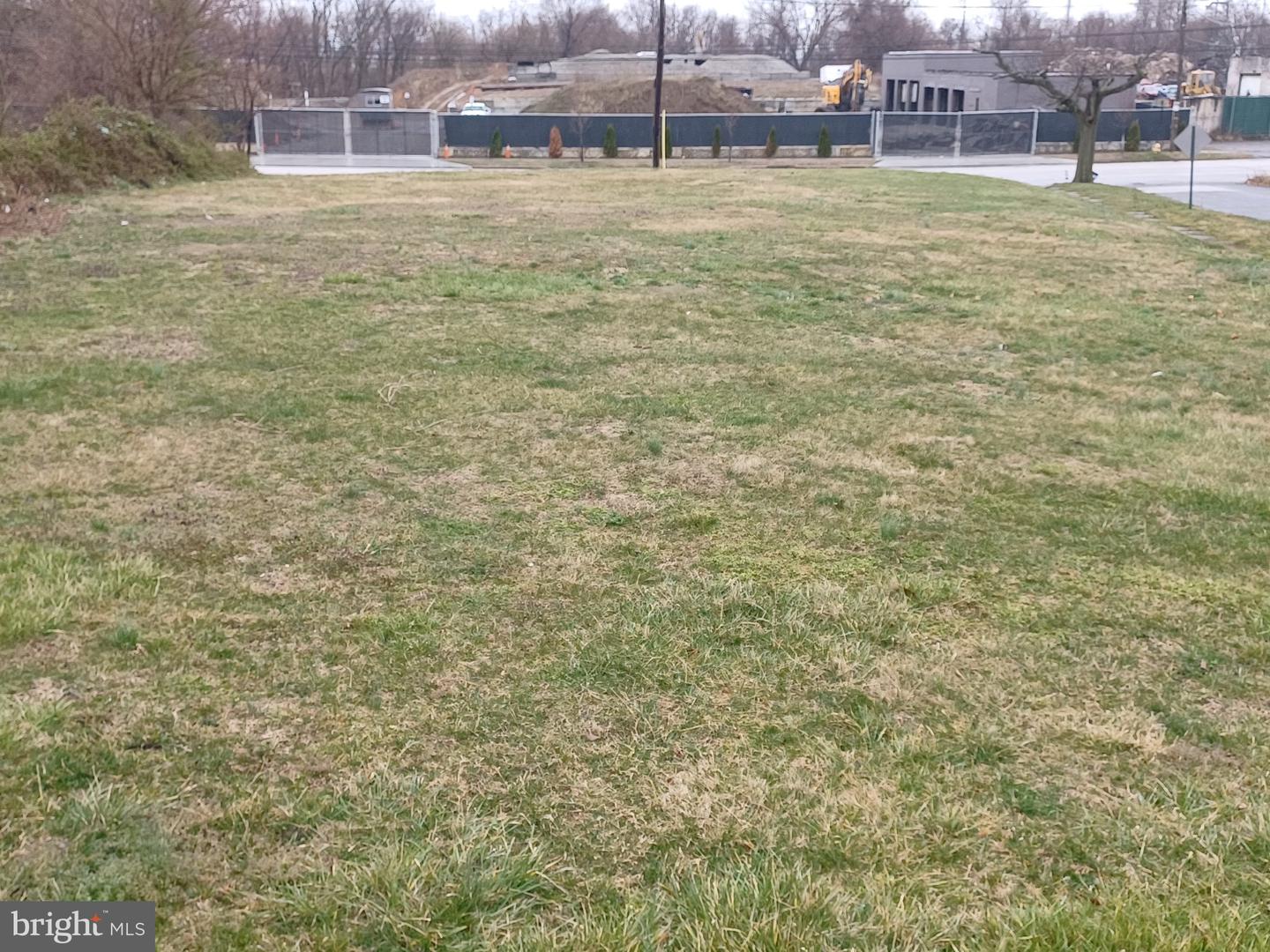 907-923 Meadow Ln Property Photo 3