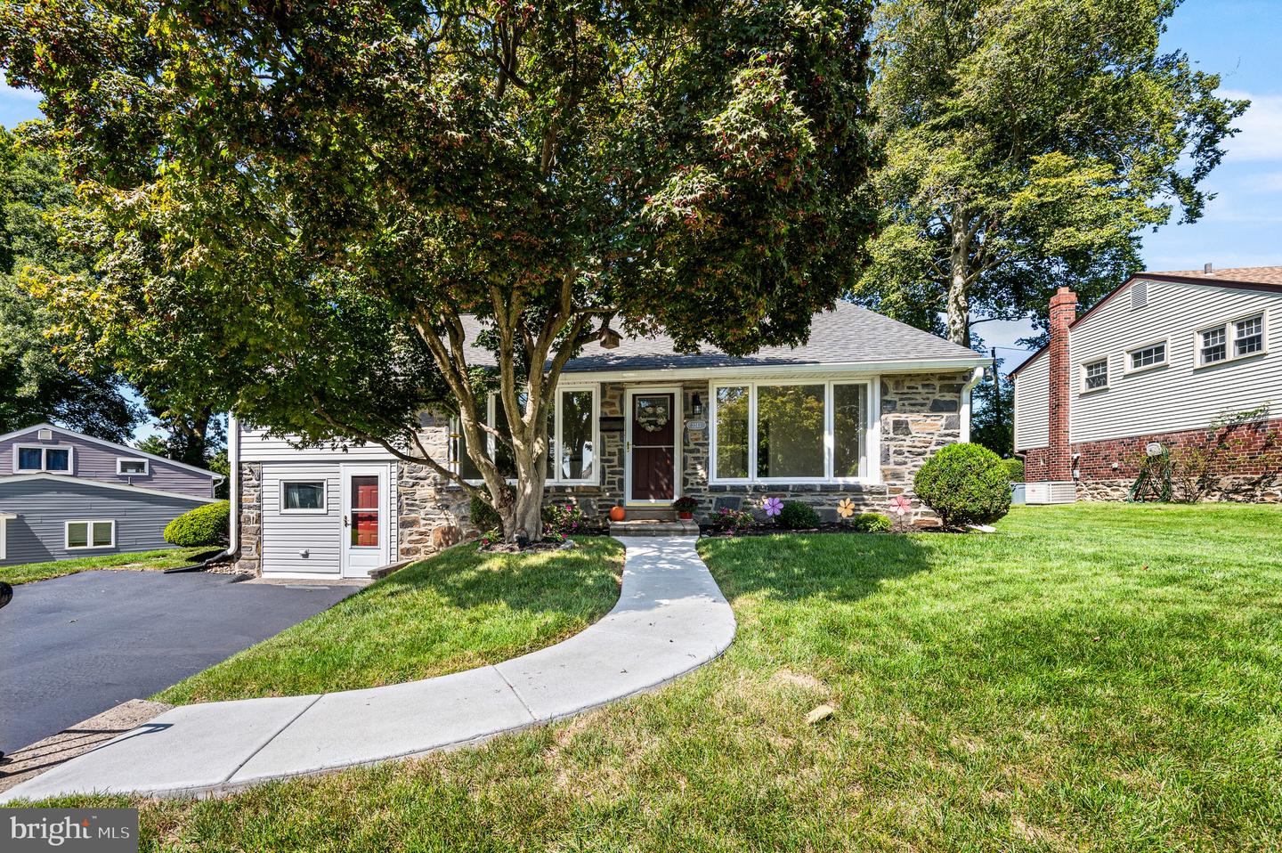 2243 Cambridge Rd Property Photo 1