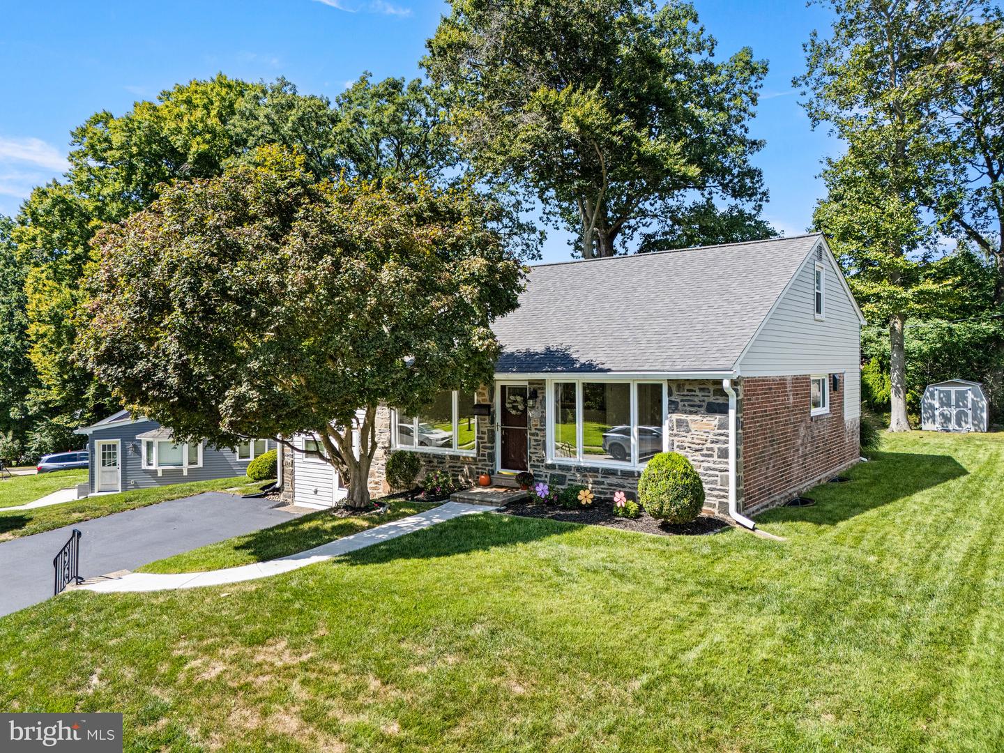 2243 Cambridge Rd Property Photo 3