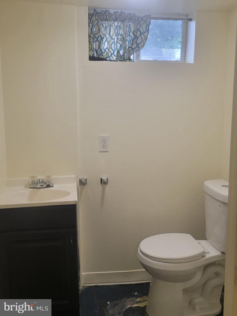 1022 Windsor Rd Property Photo 6