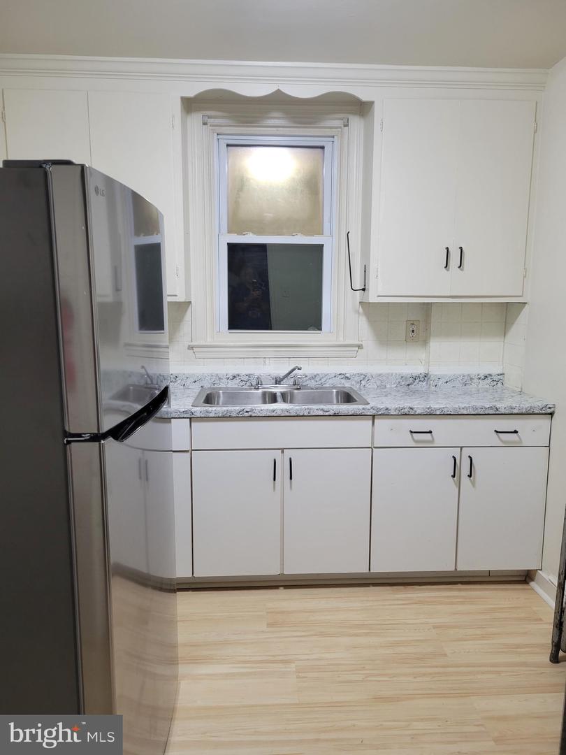 7 W Winona Ave #2 Property Photo 2