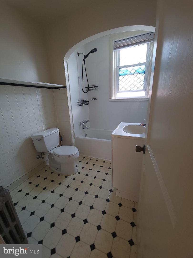 7 W Winona Ave #2 Property Photo 6