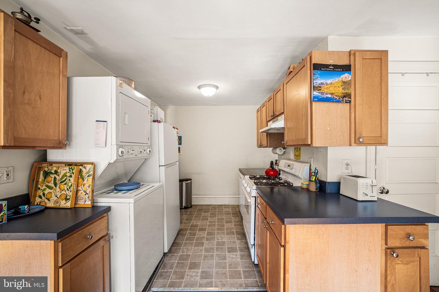 239 Kenyon Ave Property Photo 10