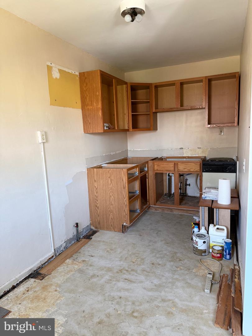 308 E Essex Ave Property Photo 8