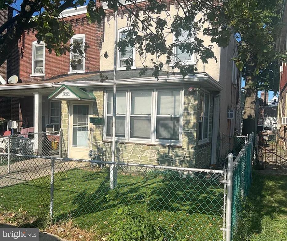1019 Yates Ave Property Photo 2