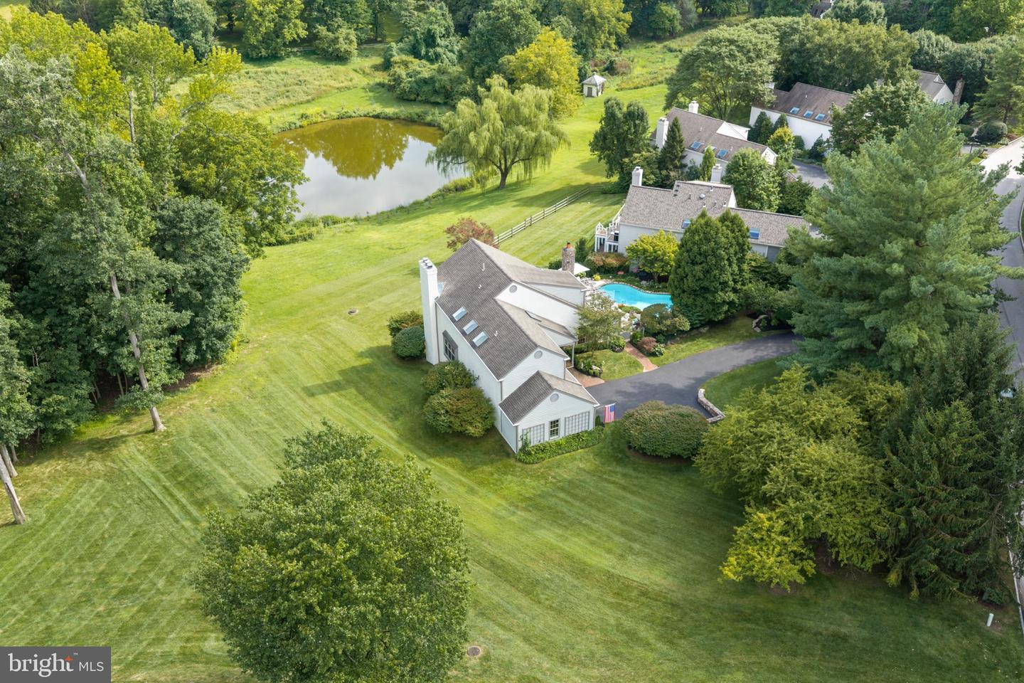 416 Inveraray Property Photo 2