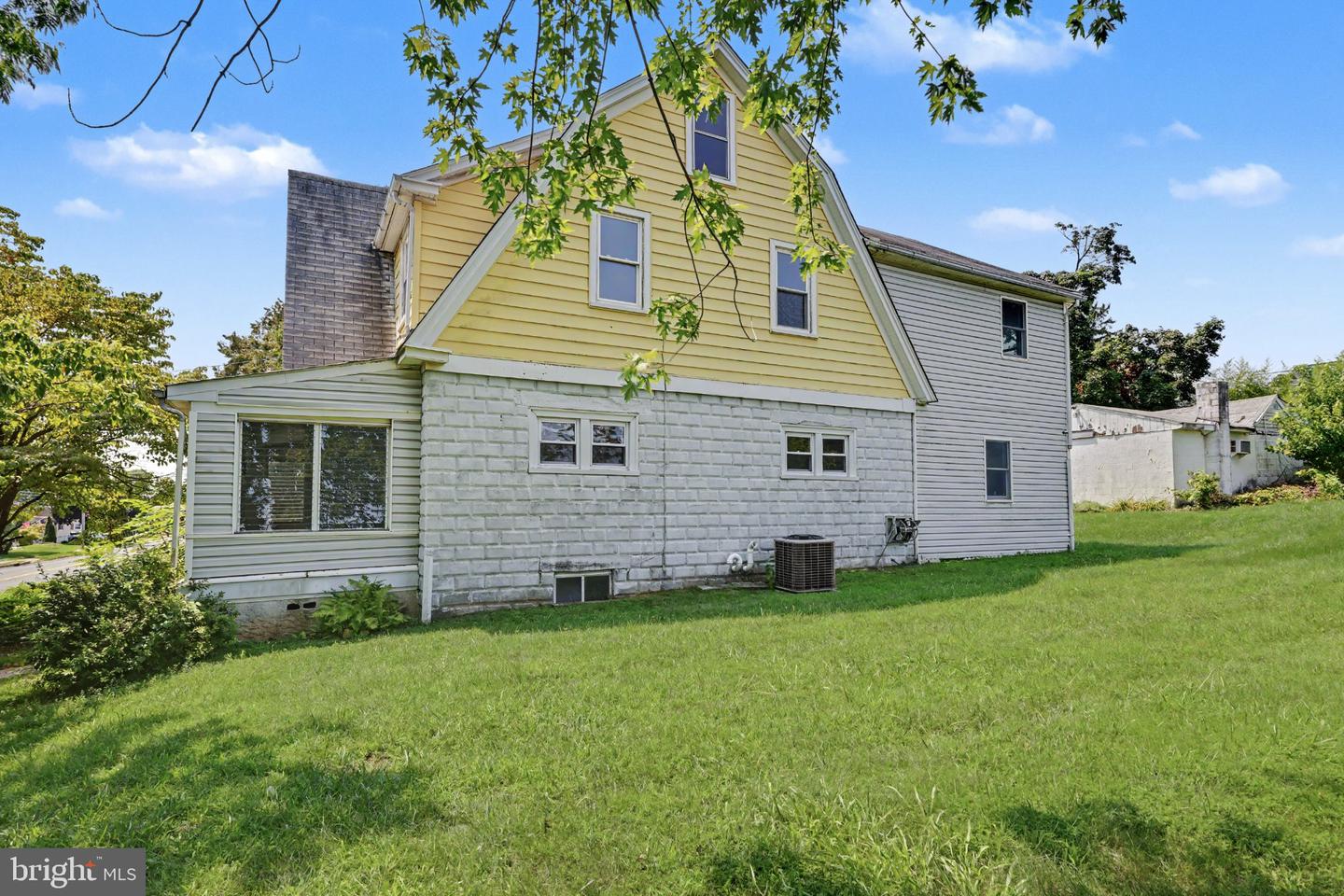 2470 Dutton Mill Rd Property Photo 3