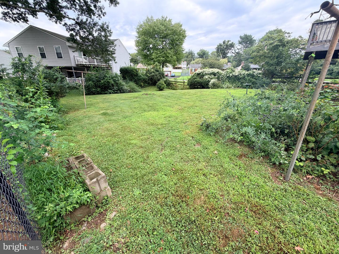 172 Blackthorne Ln Property Photo 6