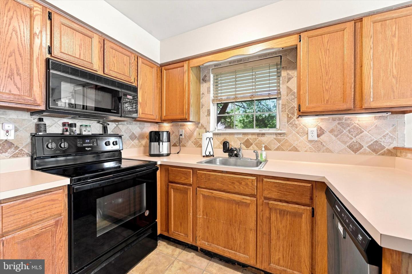 351 Danbury Ln Property Photo 4