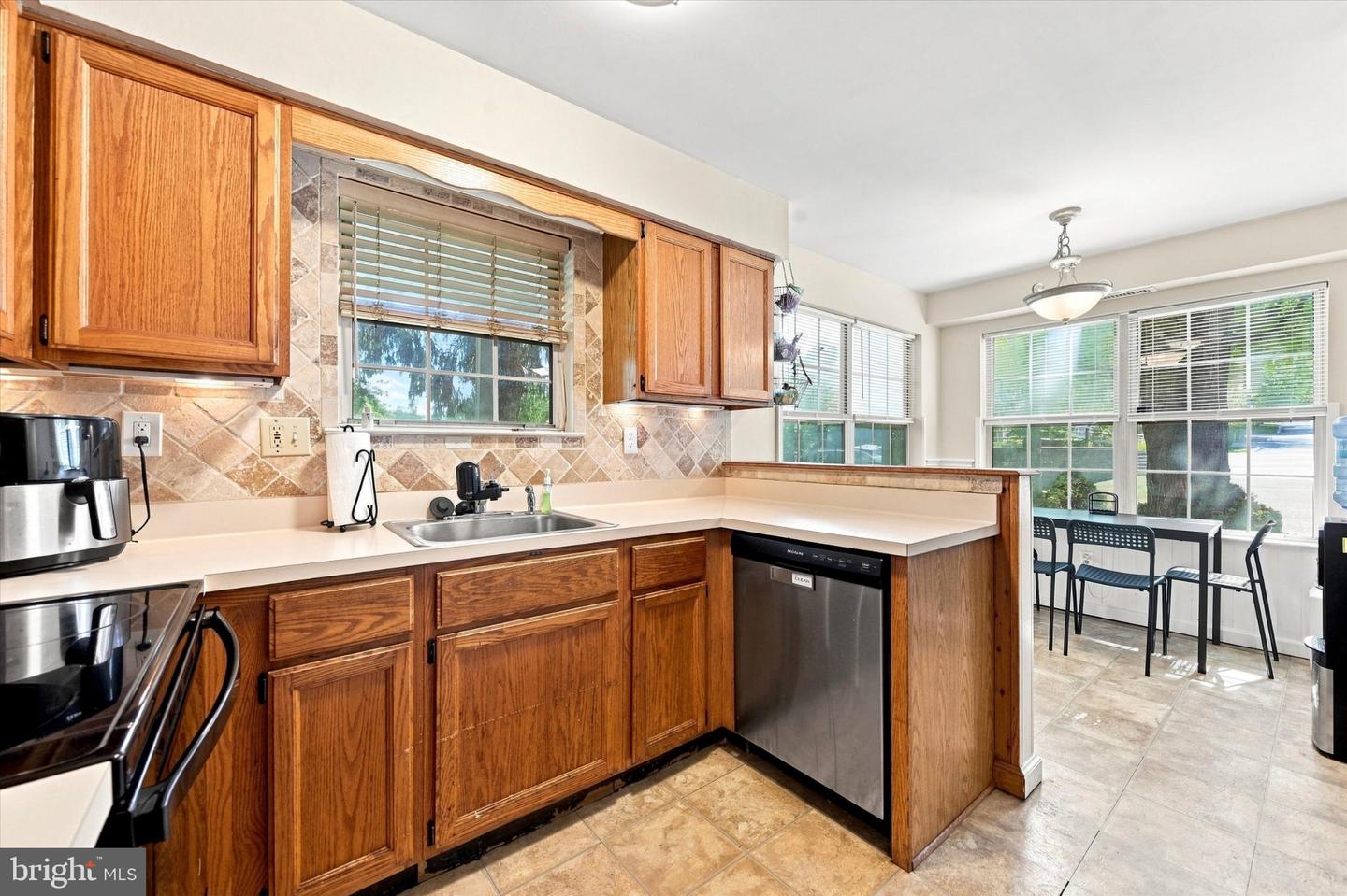 351 Danbury Ln Property Photo 5