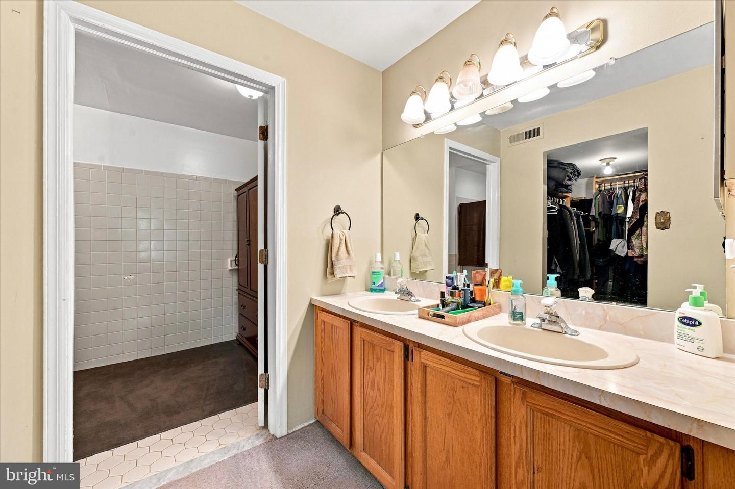 351 Danbury Ln Property Photo 10