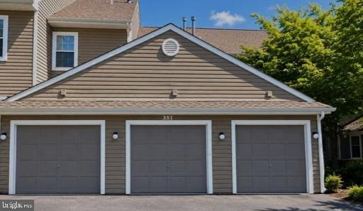 351 Danbury Ln Property Photo 16