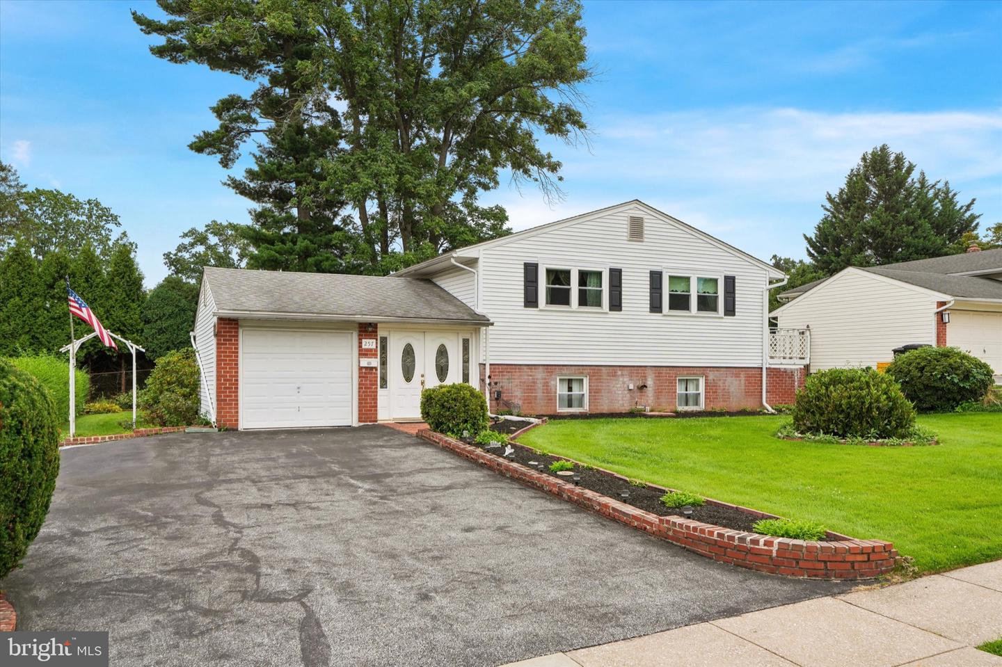 257 Hemlock Ln Property Photo 1