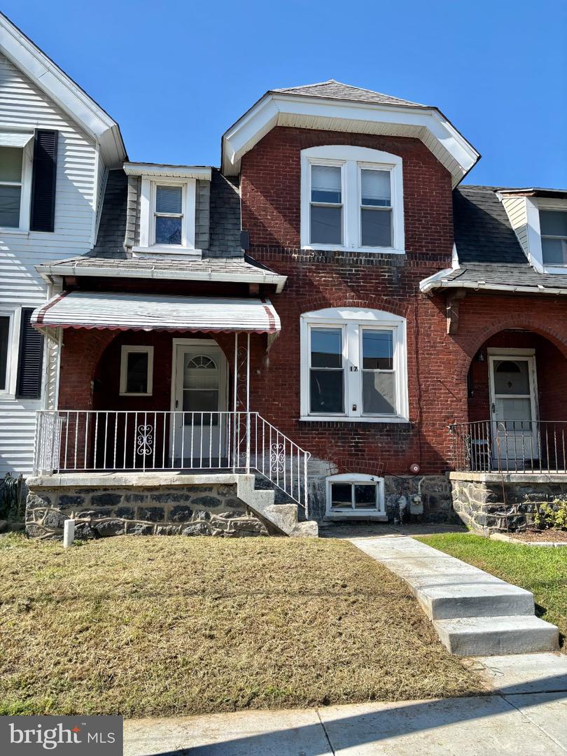 17 Walnut St Property Photo 2