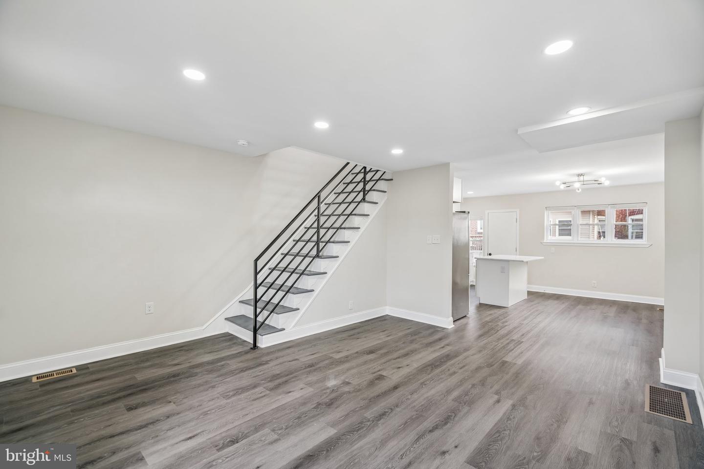 127 Whitely Ter Property Photo 2