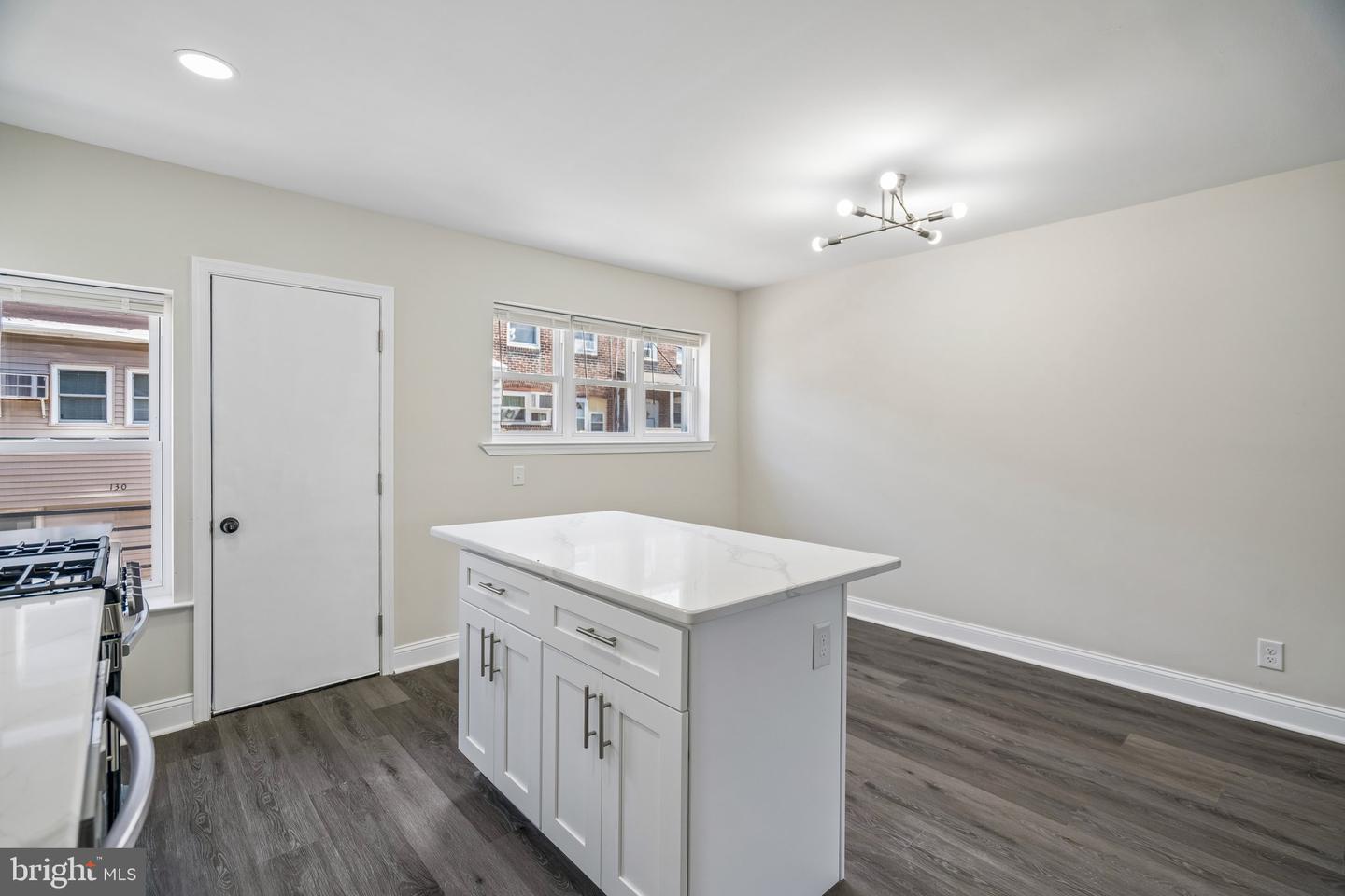 127 Whitely Ter Property Photo 6