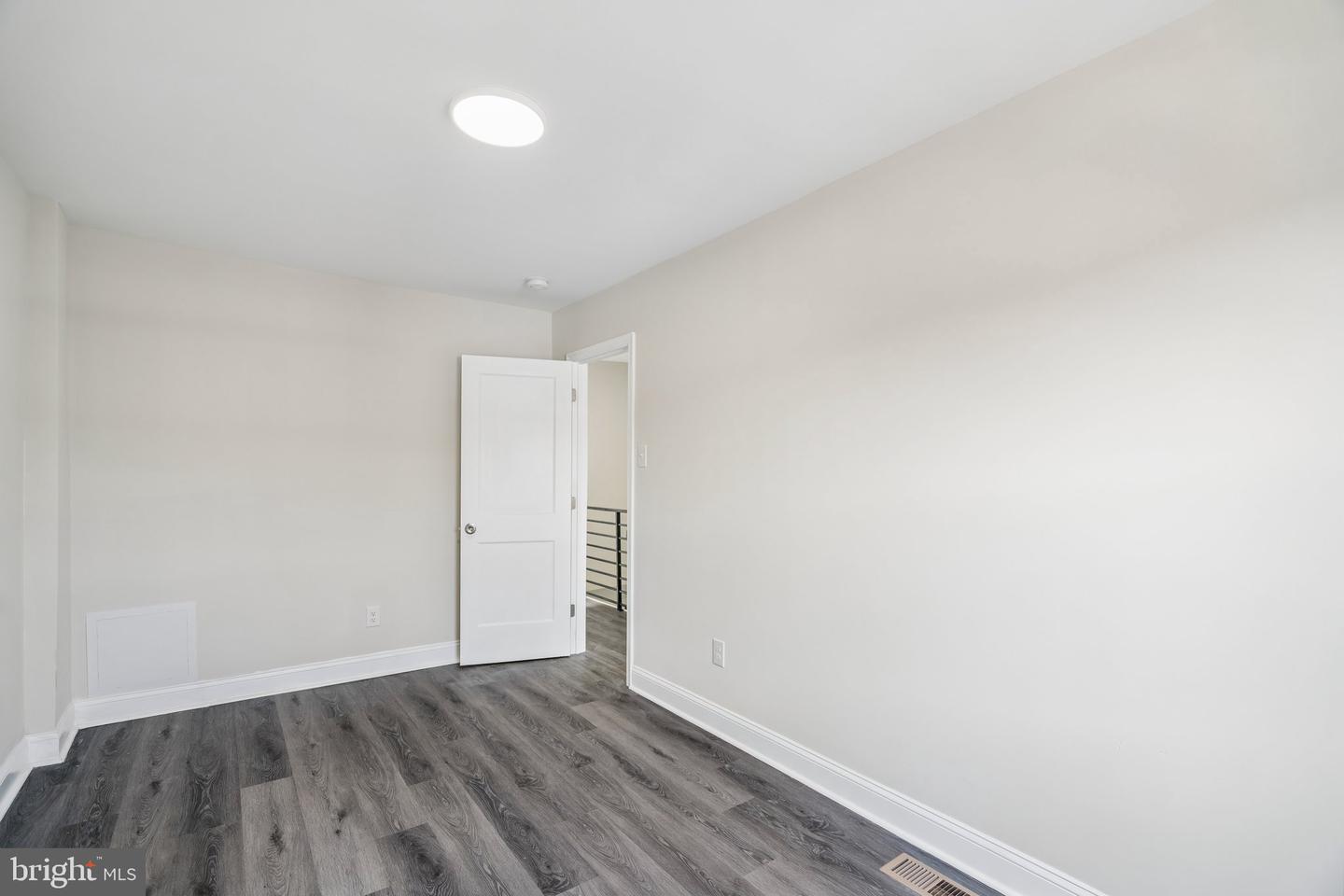 127 Whitely Ter Property Photo 17
