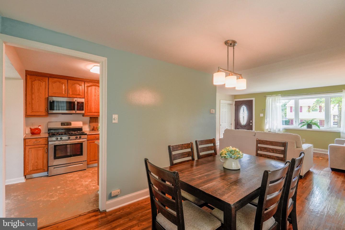609 School Ln Property Photo 11