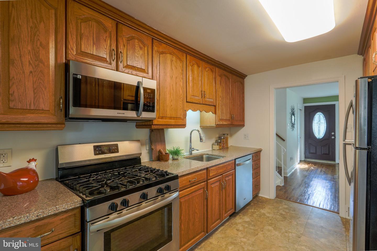 609 School Ln Property Photo 13