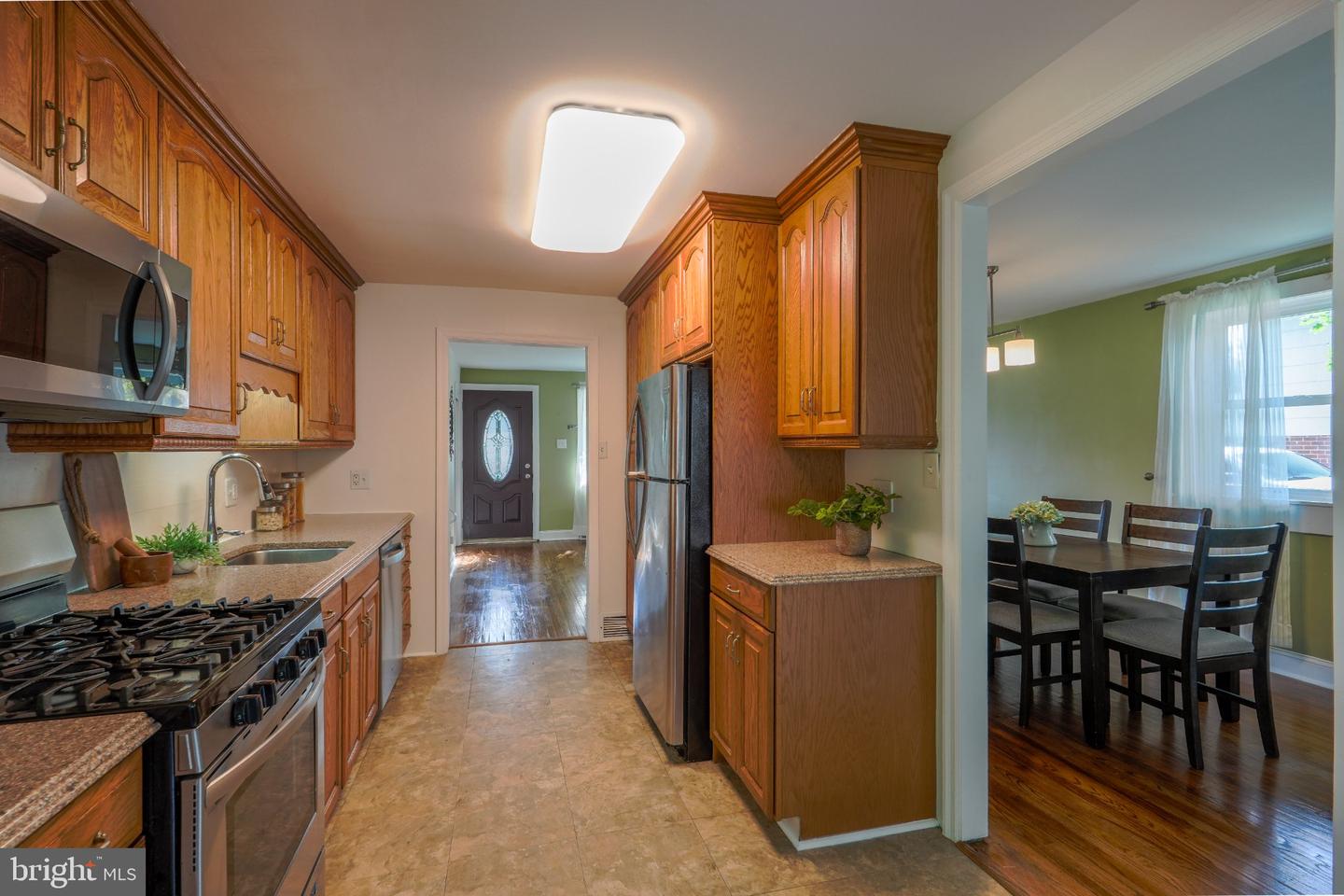 609 School Ln Property Photo 14