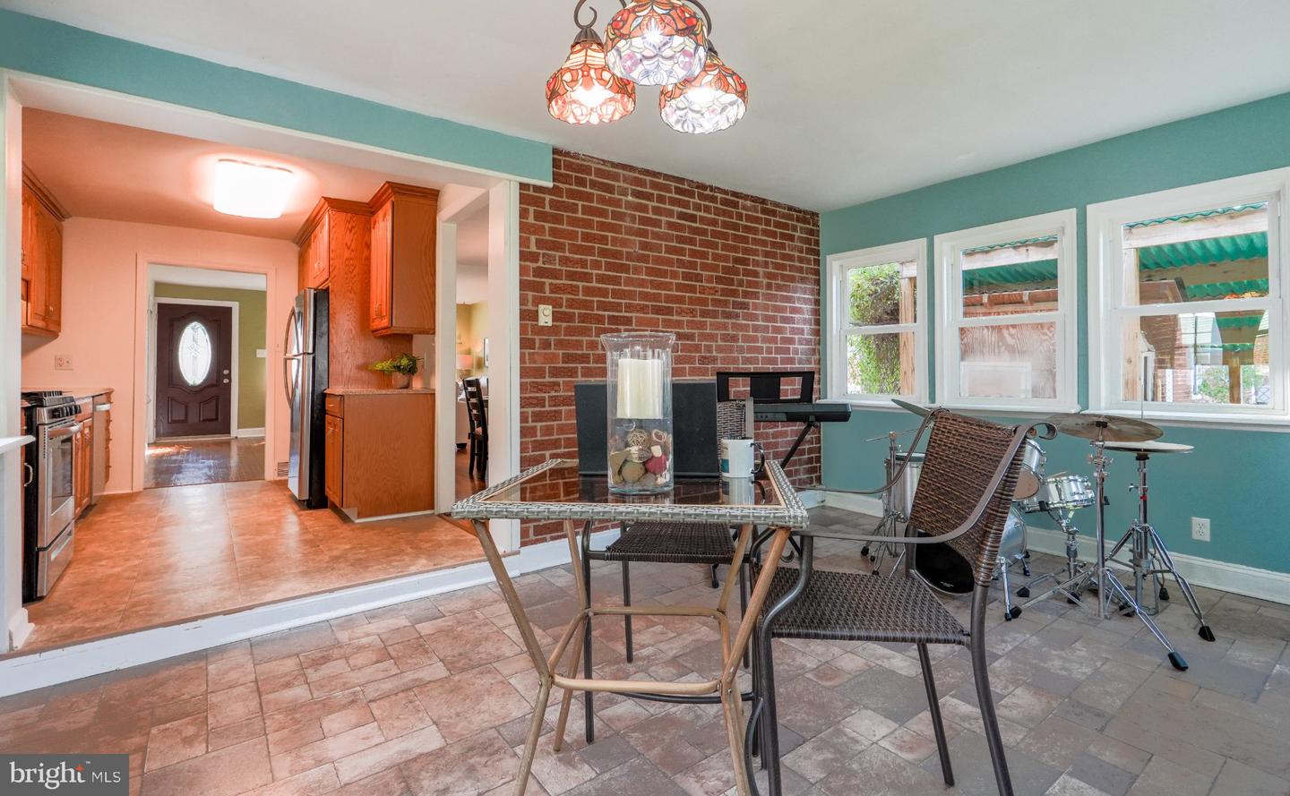 609 School Ln Property Photo 15