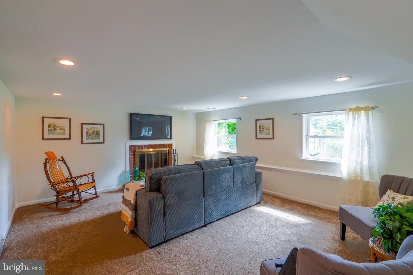 609 School Ln Property Photo 18