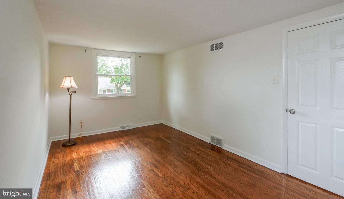 609 School Ln Property Photo 28