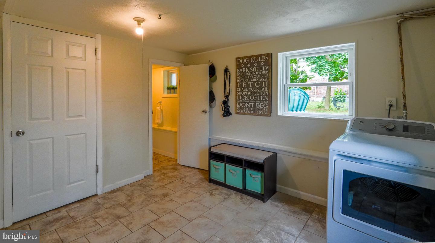 609 School Ln Property Photo 31