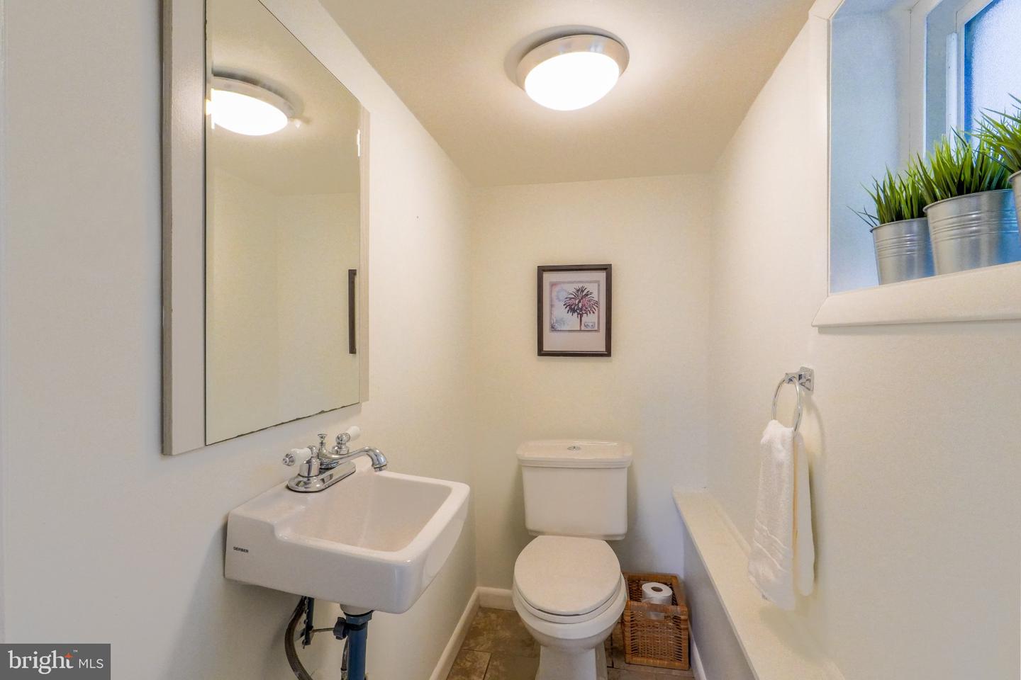 609 School Ln Property Photo 32