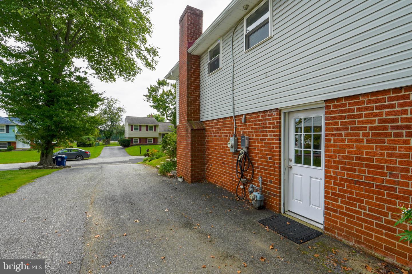 609 School Ln Property Photo 35