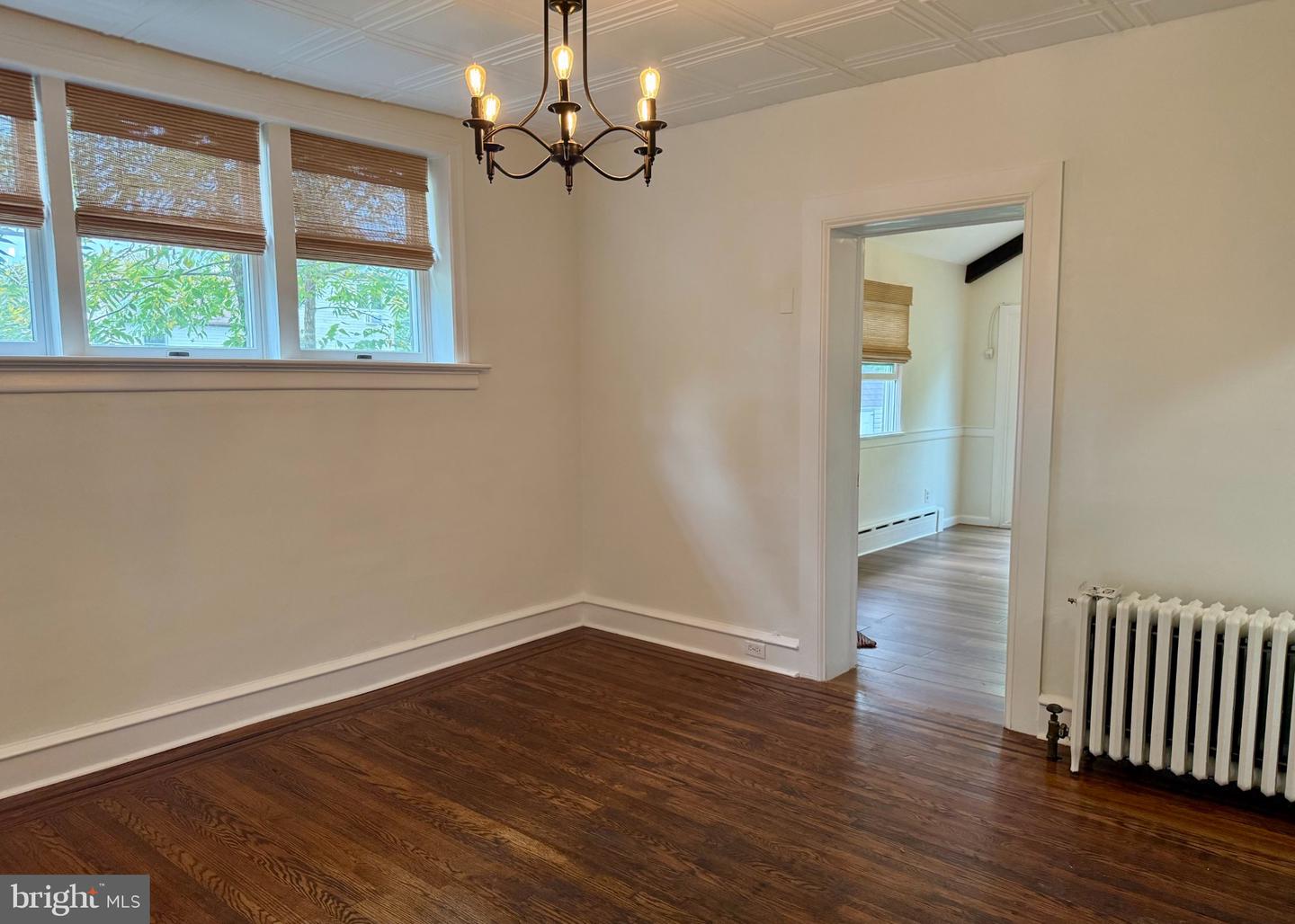 284 S Devon Ave Property Photo 15