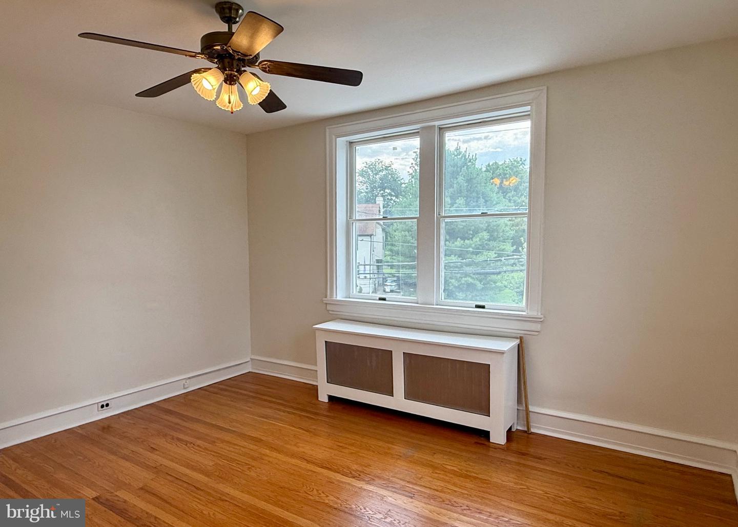 284 S Devon Ave Property Photo 19