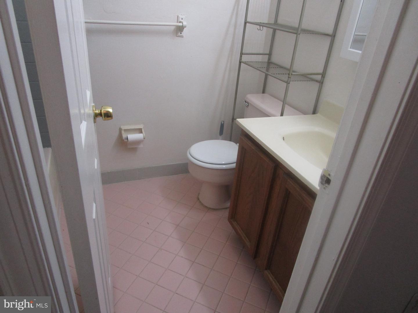 44 S S. Lansdowne Ave. Ave #202 Property Photo 4