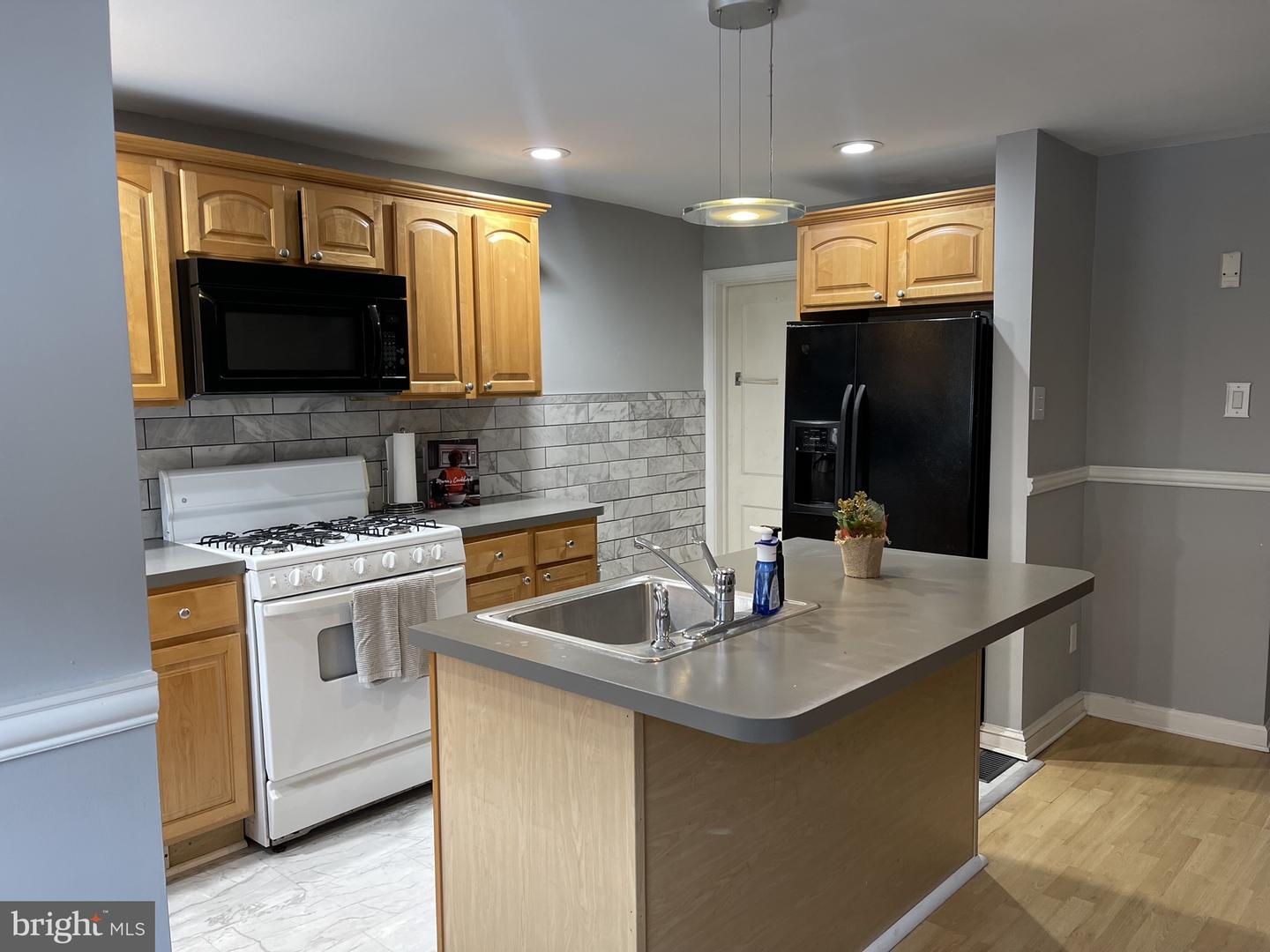 2209 Lynn Blvd Property Photo 2