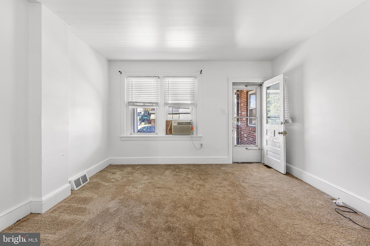 1046 Yates Property Photo 7