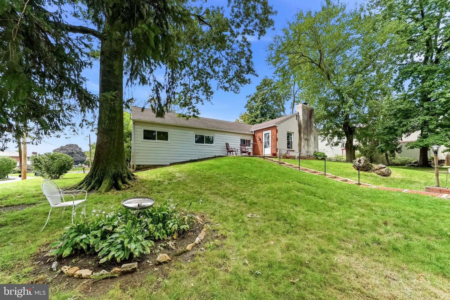 4 N Garfield Ave Property Photo 1
