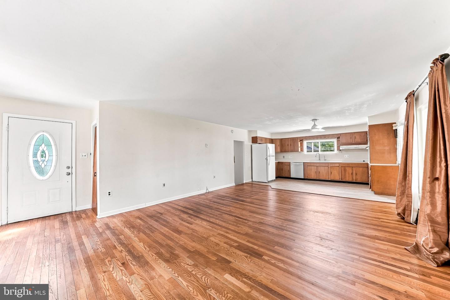 4 N Garfield Ave Property Photo 8
