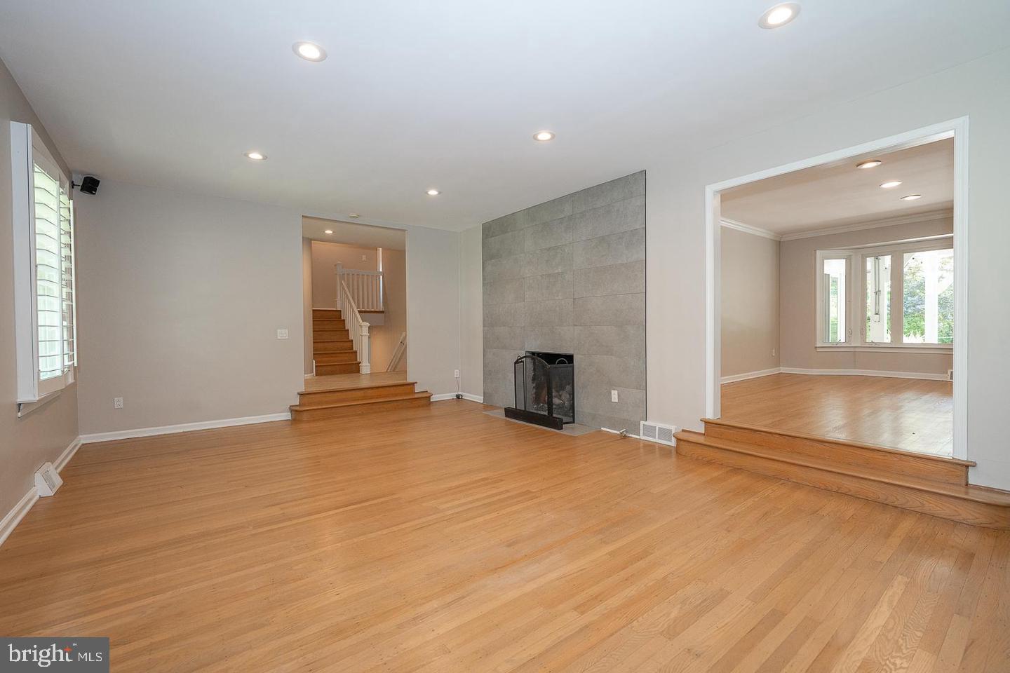 327 Strathmore Dr Property Photo 6