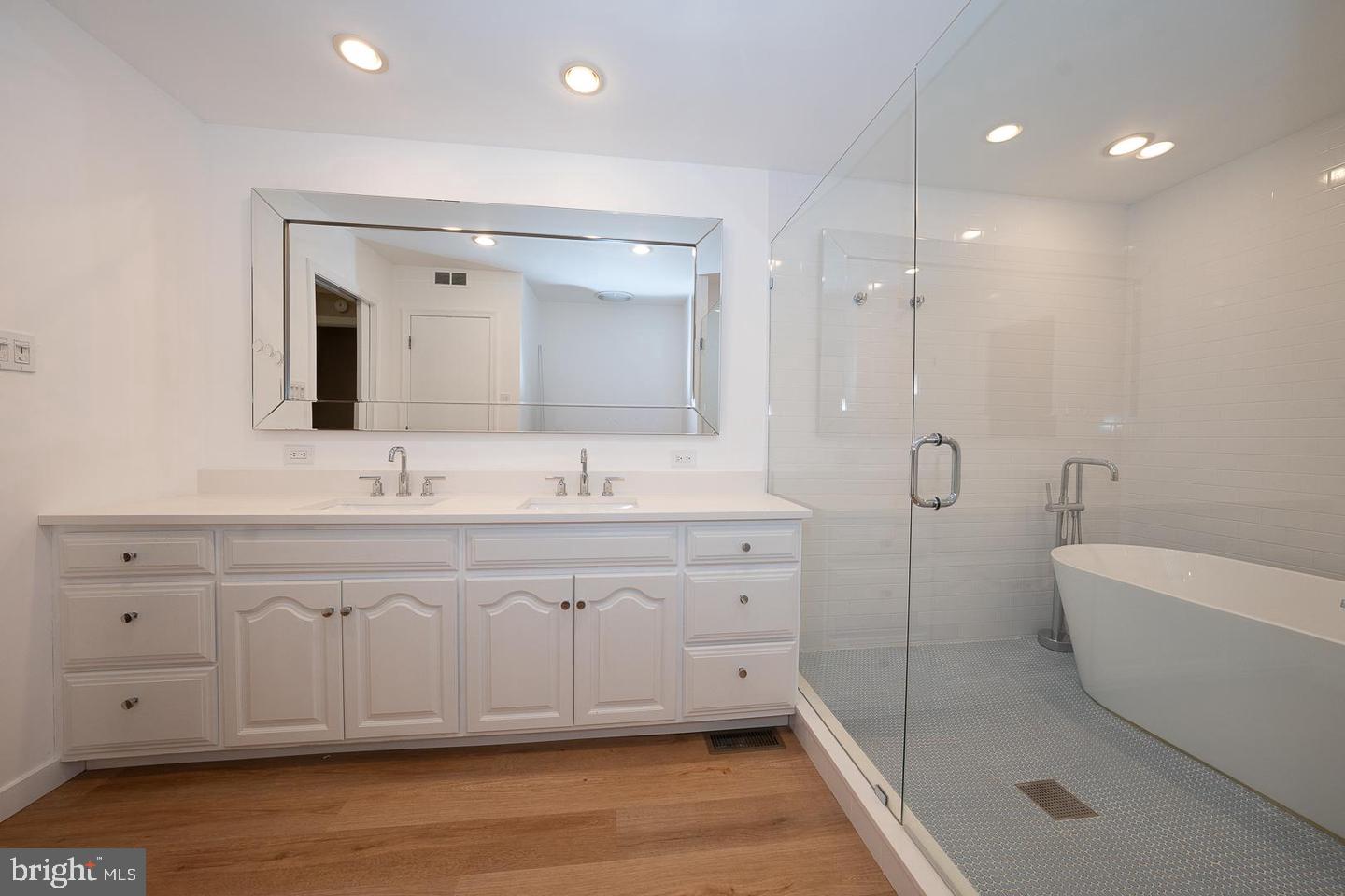 327 Strathmore Dr Property Photo 20